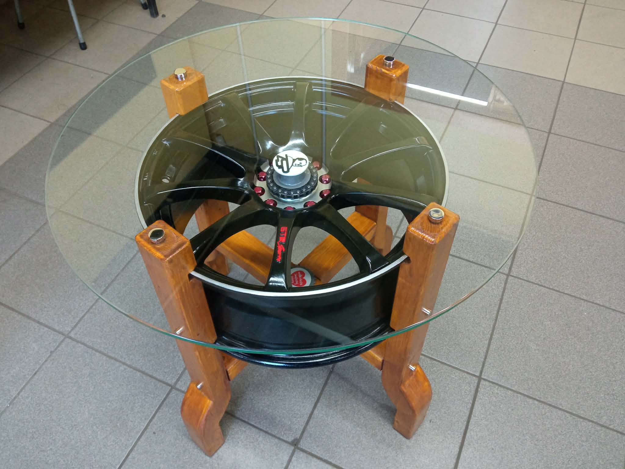 Staszic przekazuje fanty na WOSP